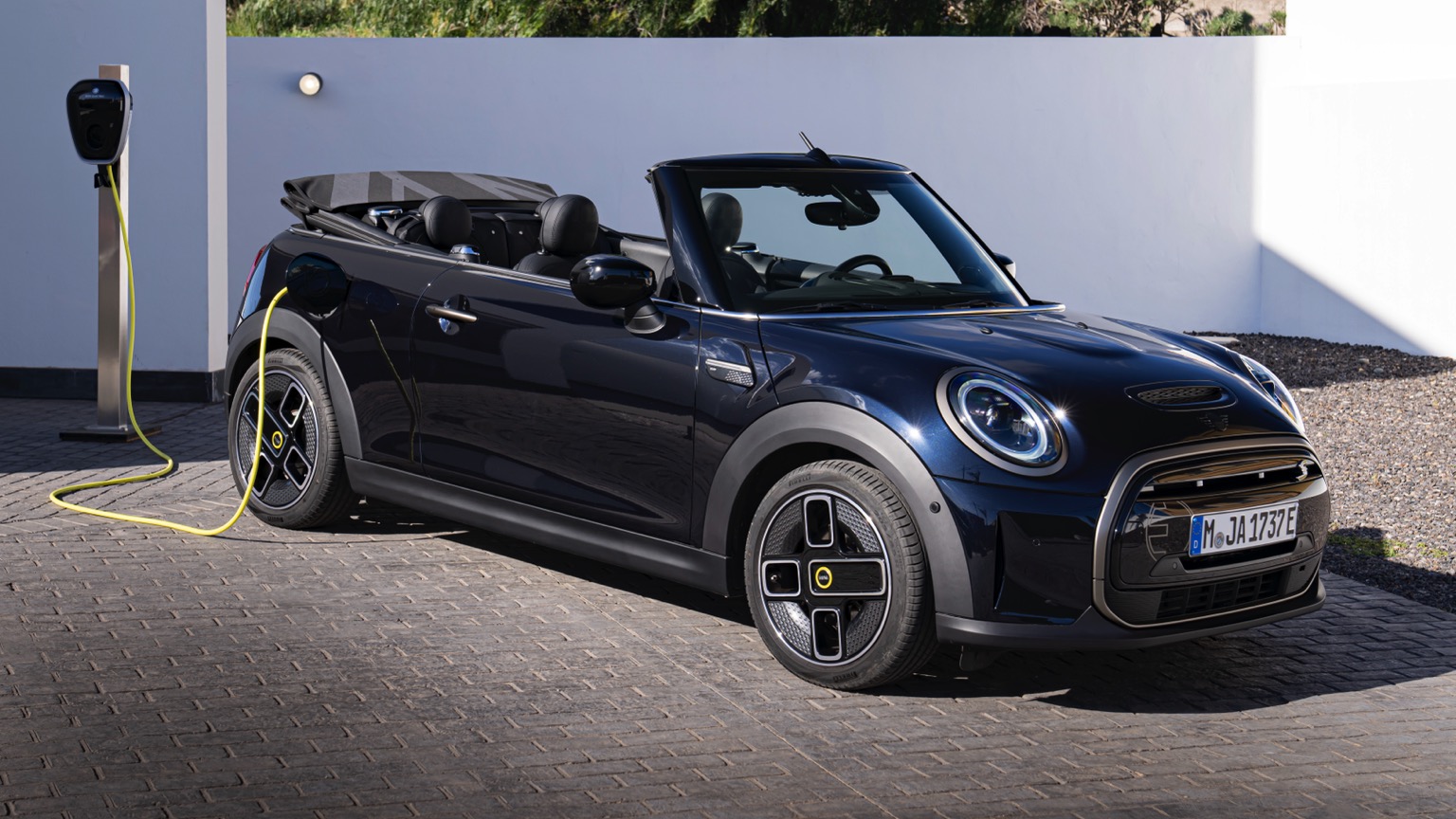Mini_Electric_Convertible-22