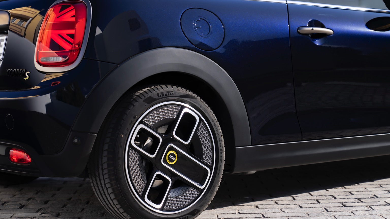 Mini_Electric_Convertible-37
