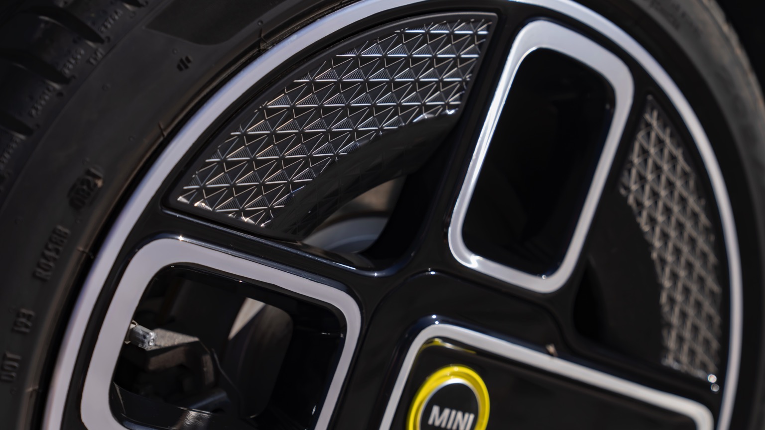 Mini_Electric_Convertible-41