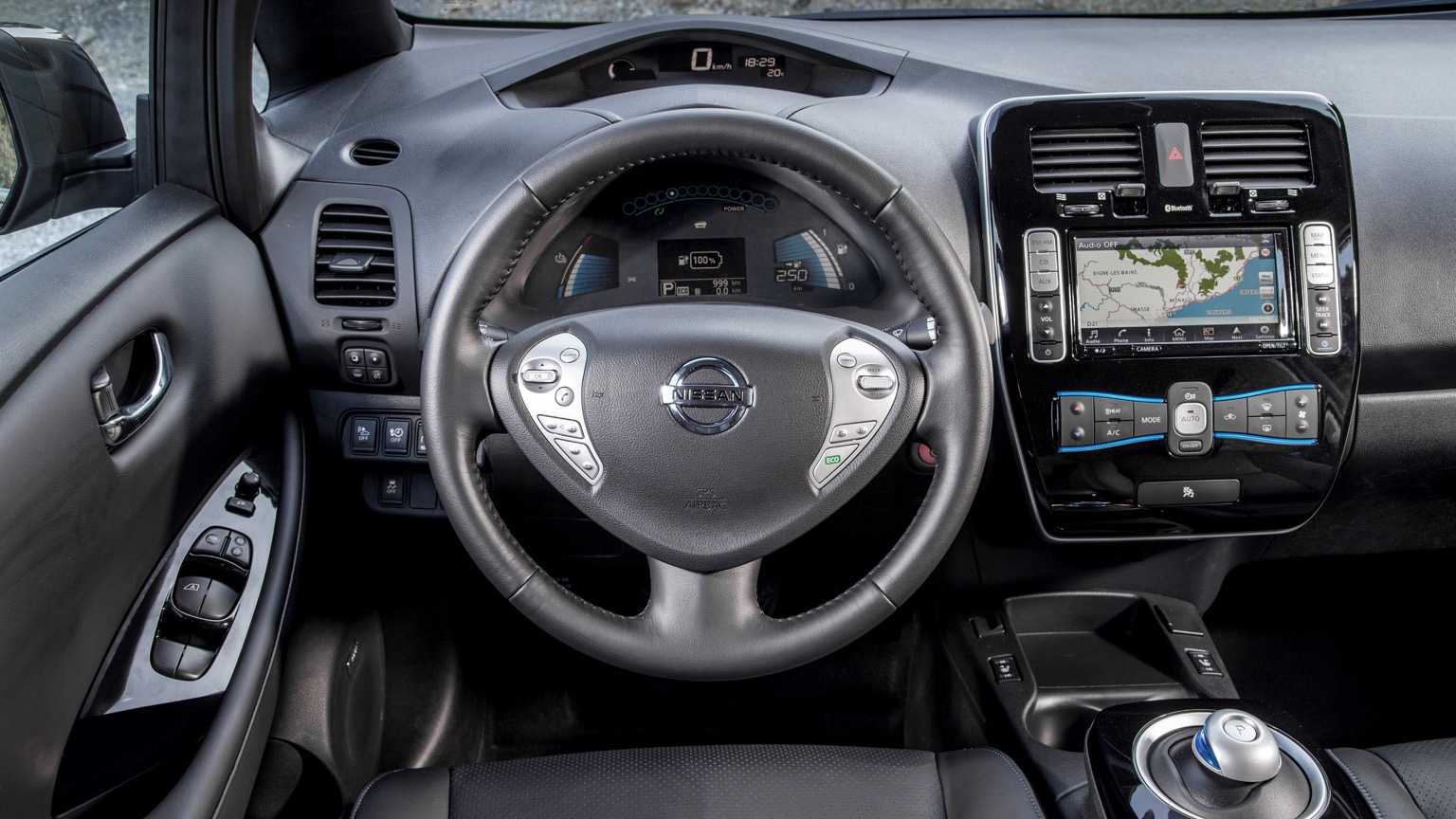 Nissan_Leaf-10
