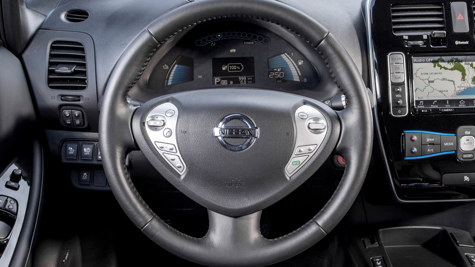 Nissan_Leaf-11