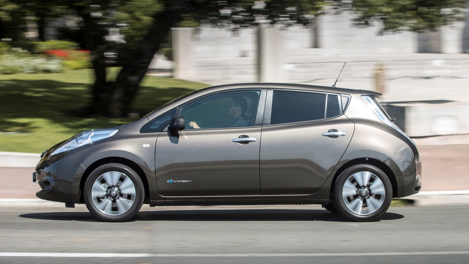 Nissan_Leaf-4