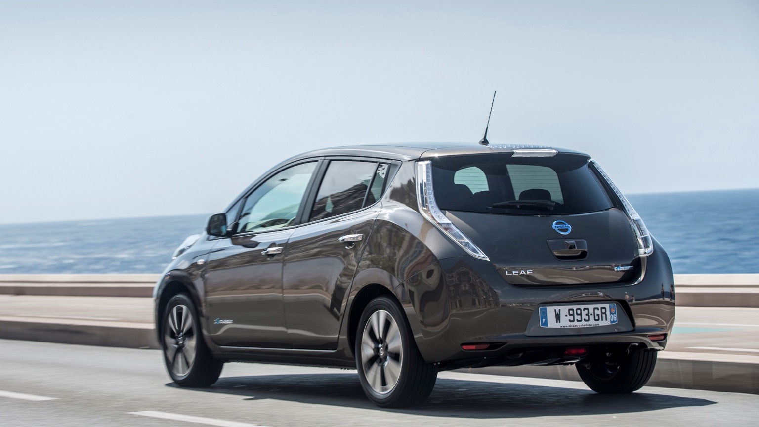 Nissan_Leaf-6