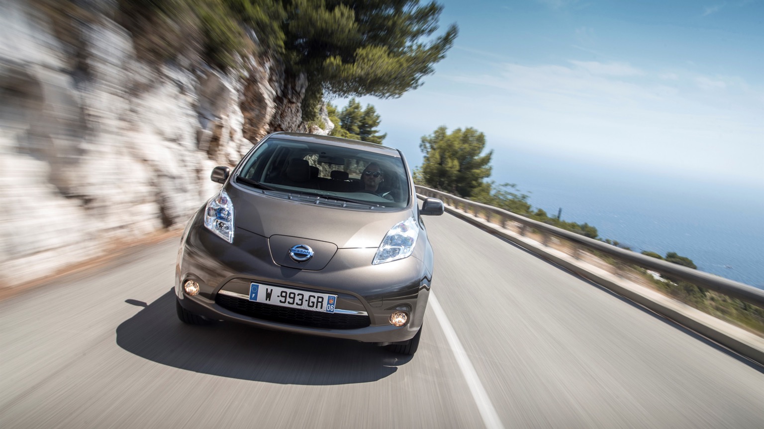 Nissan_Leaf-7