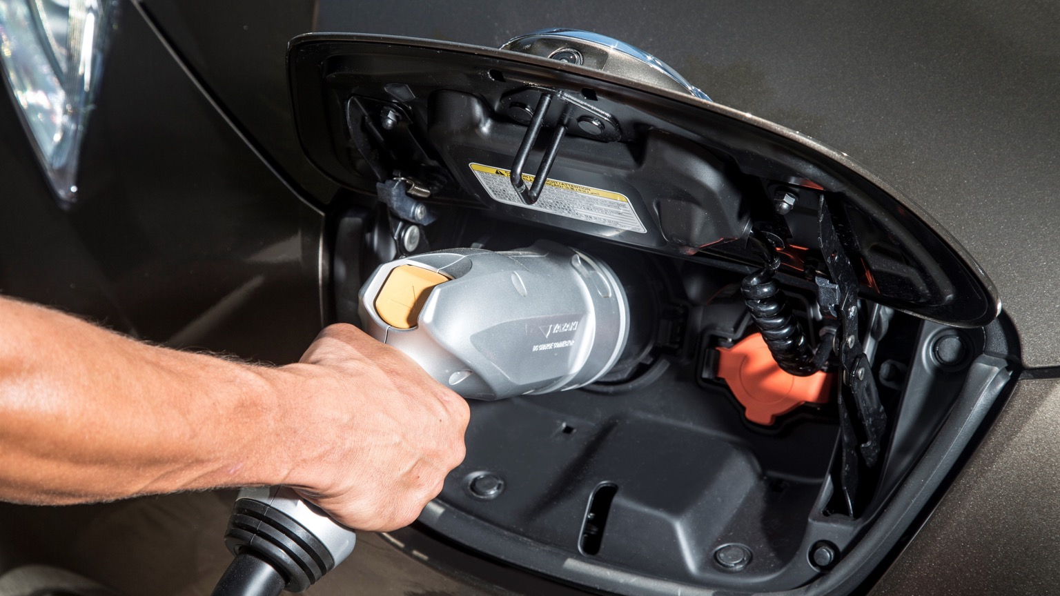 Nissan_Leaf-8