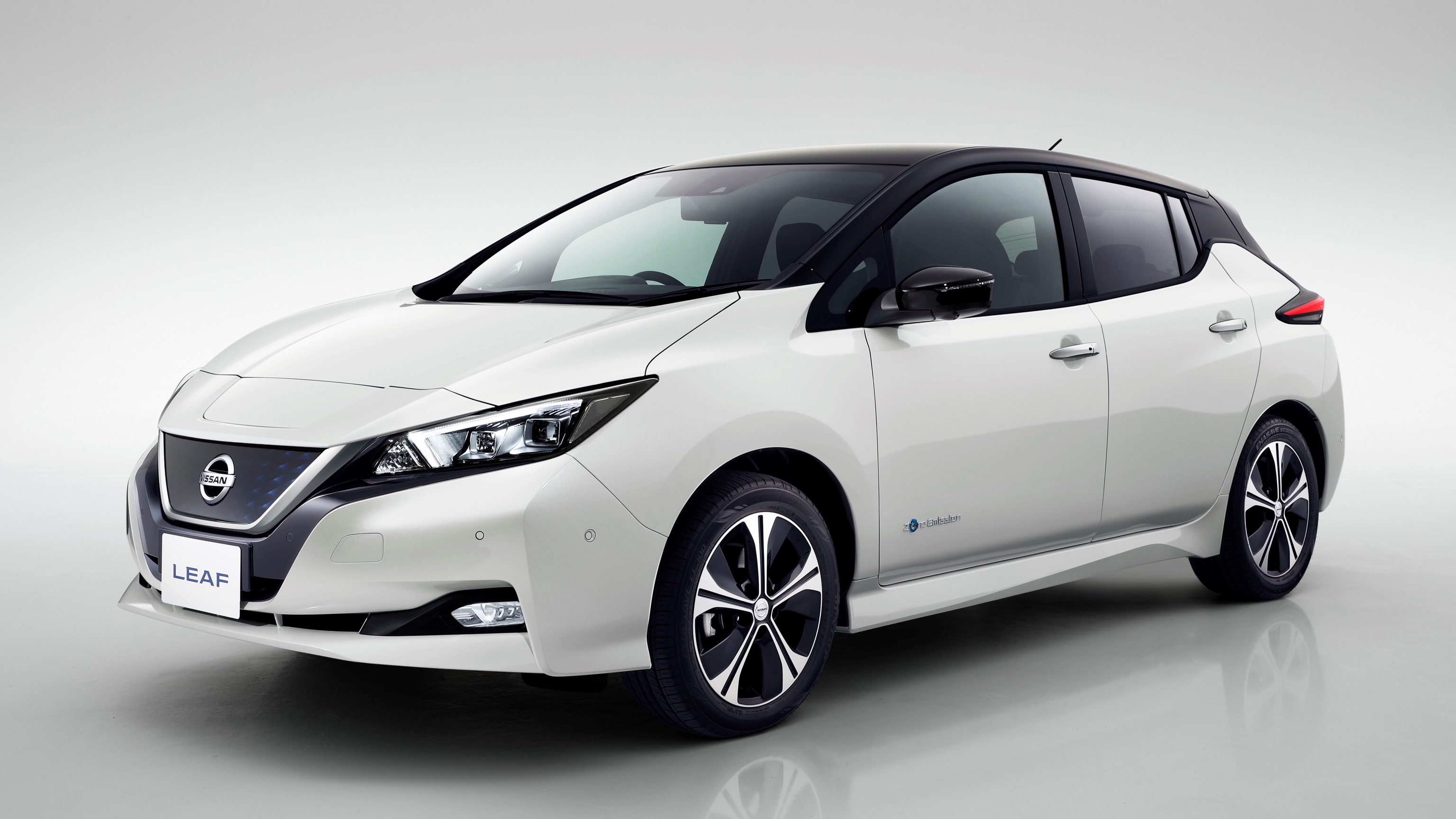Nissan_Leaf_2018-1