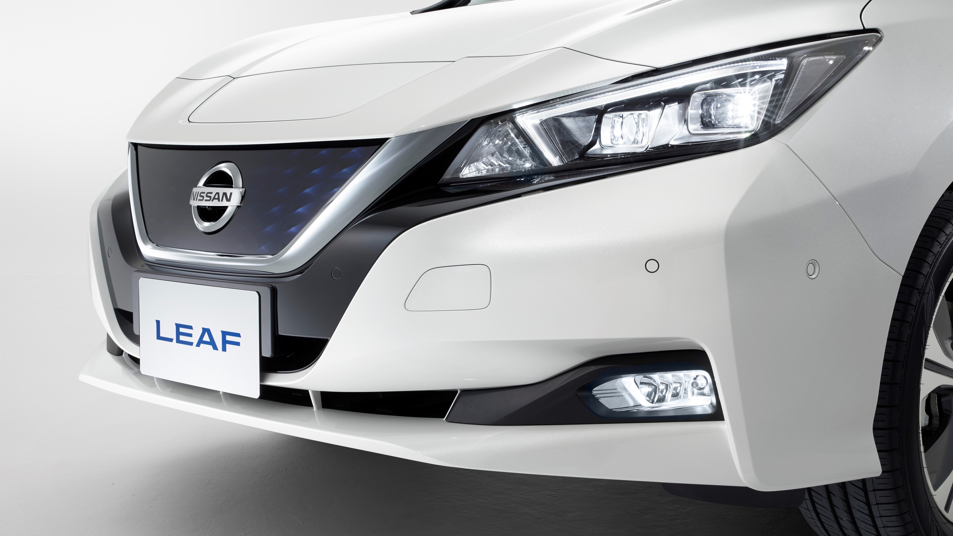 Nissan_Leaf_2018-10