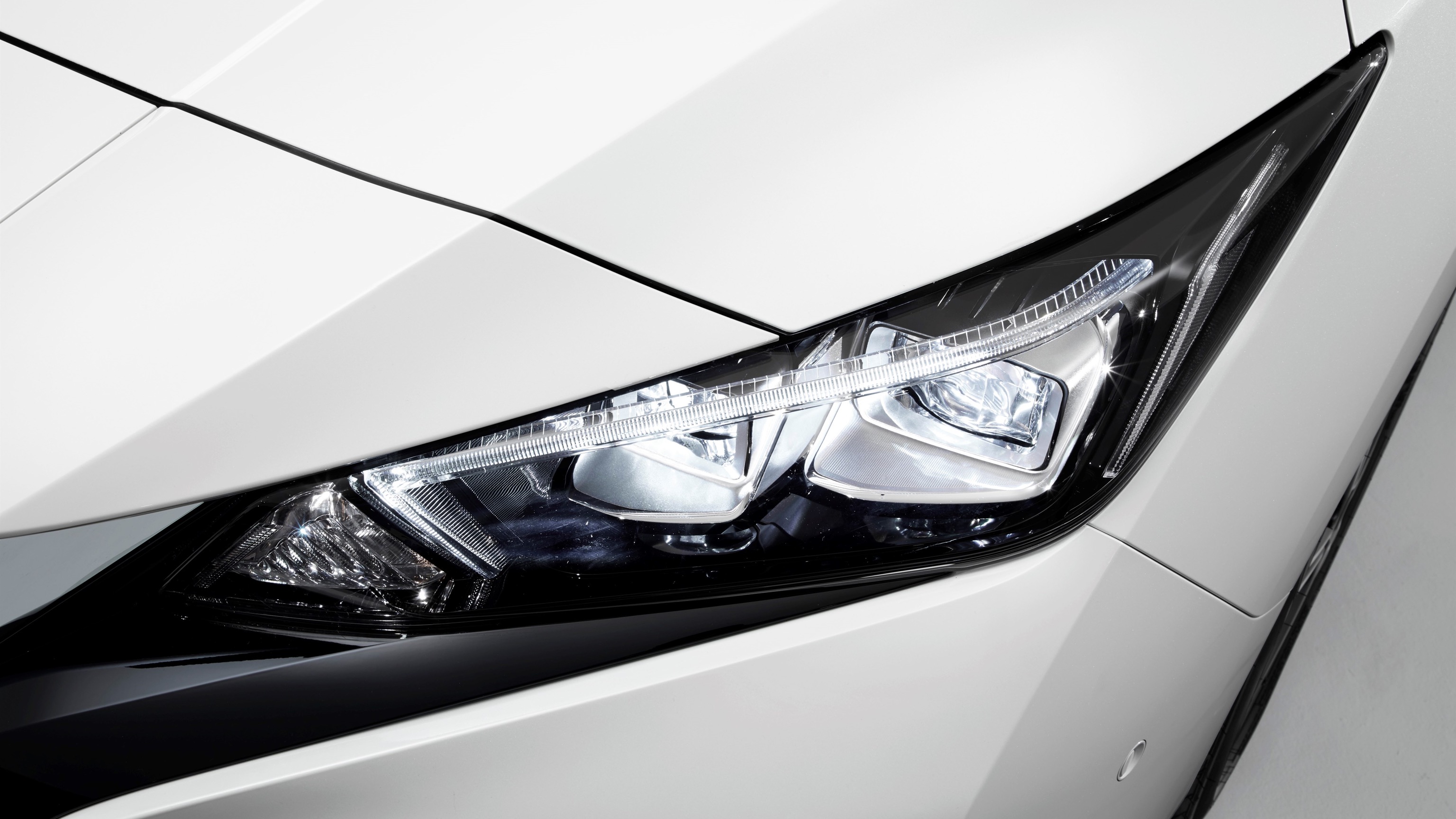 Nissan_Leaf_2018-13