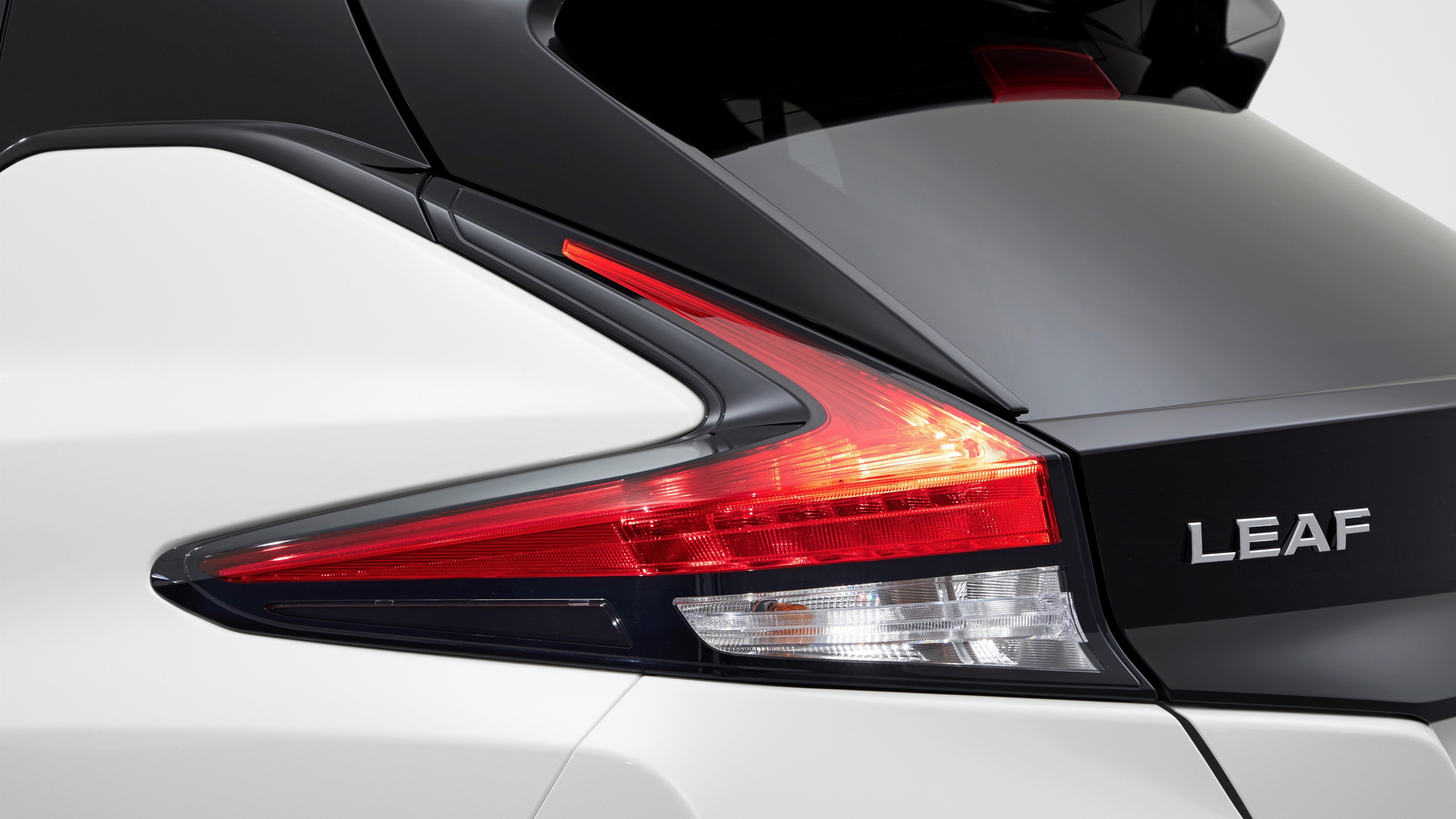 Nissan_Leaf_2018-14