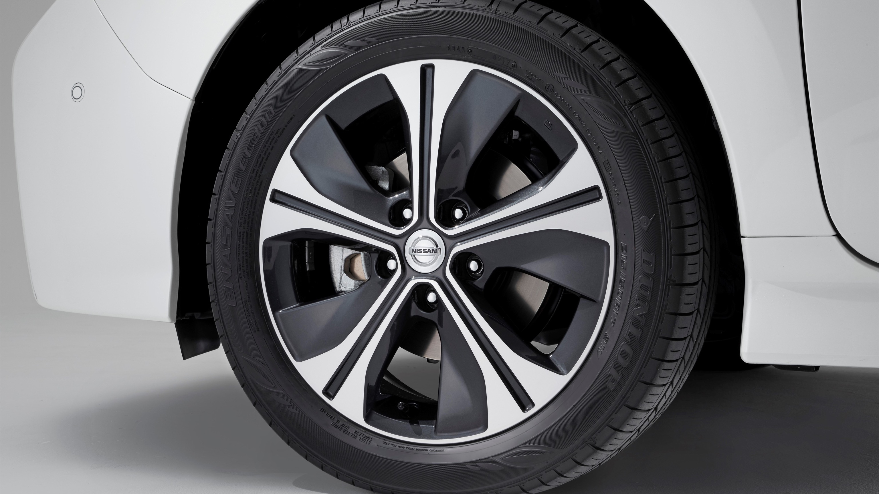 Nissan_Leaf_2018-15