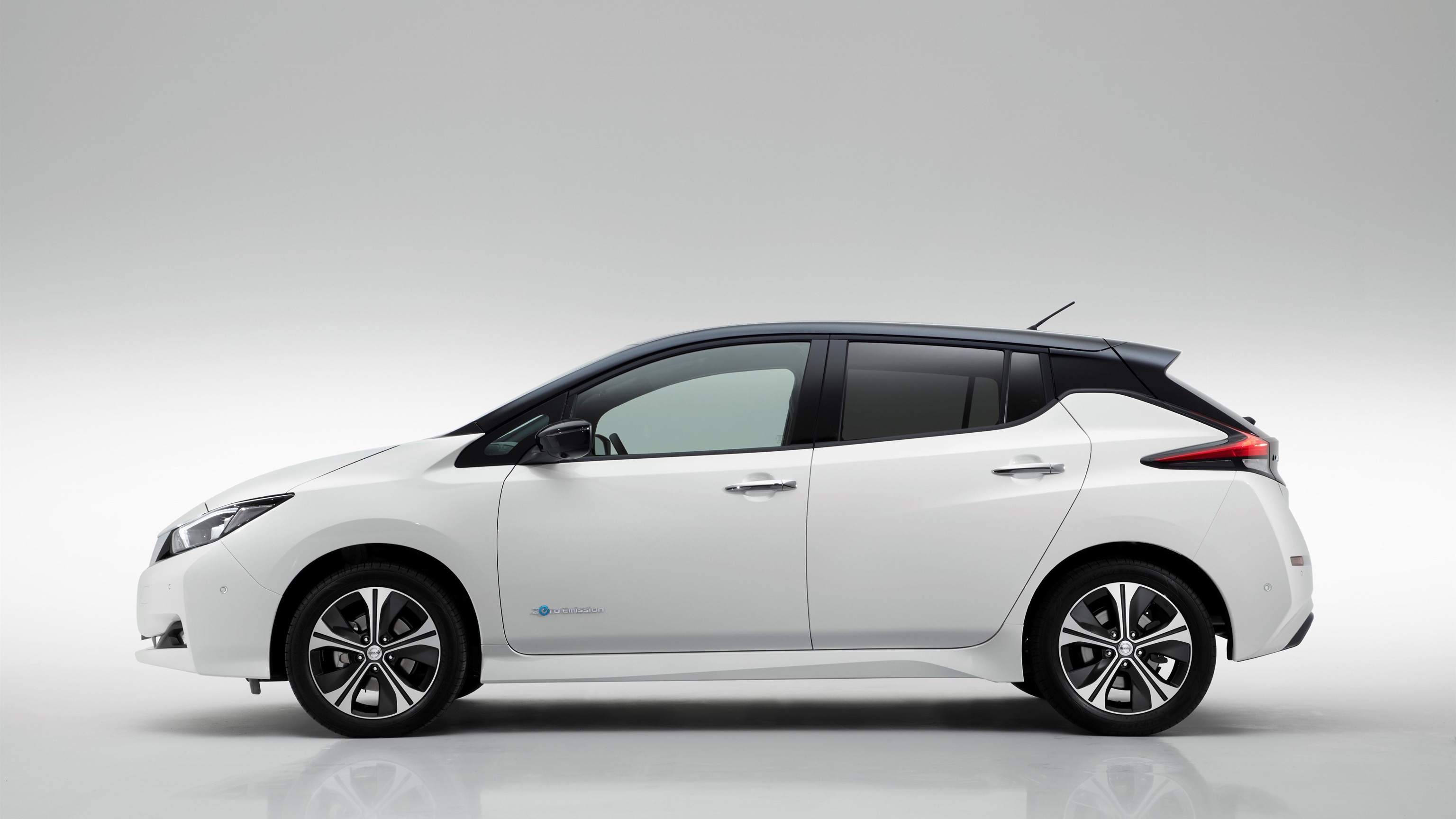 Nissan_Leaf_2018-4