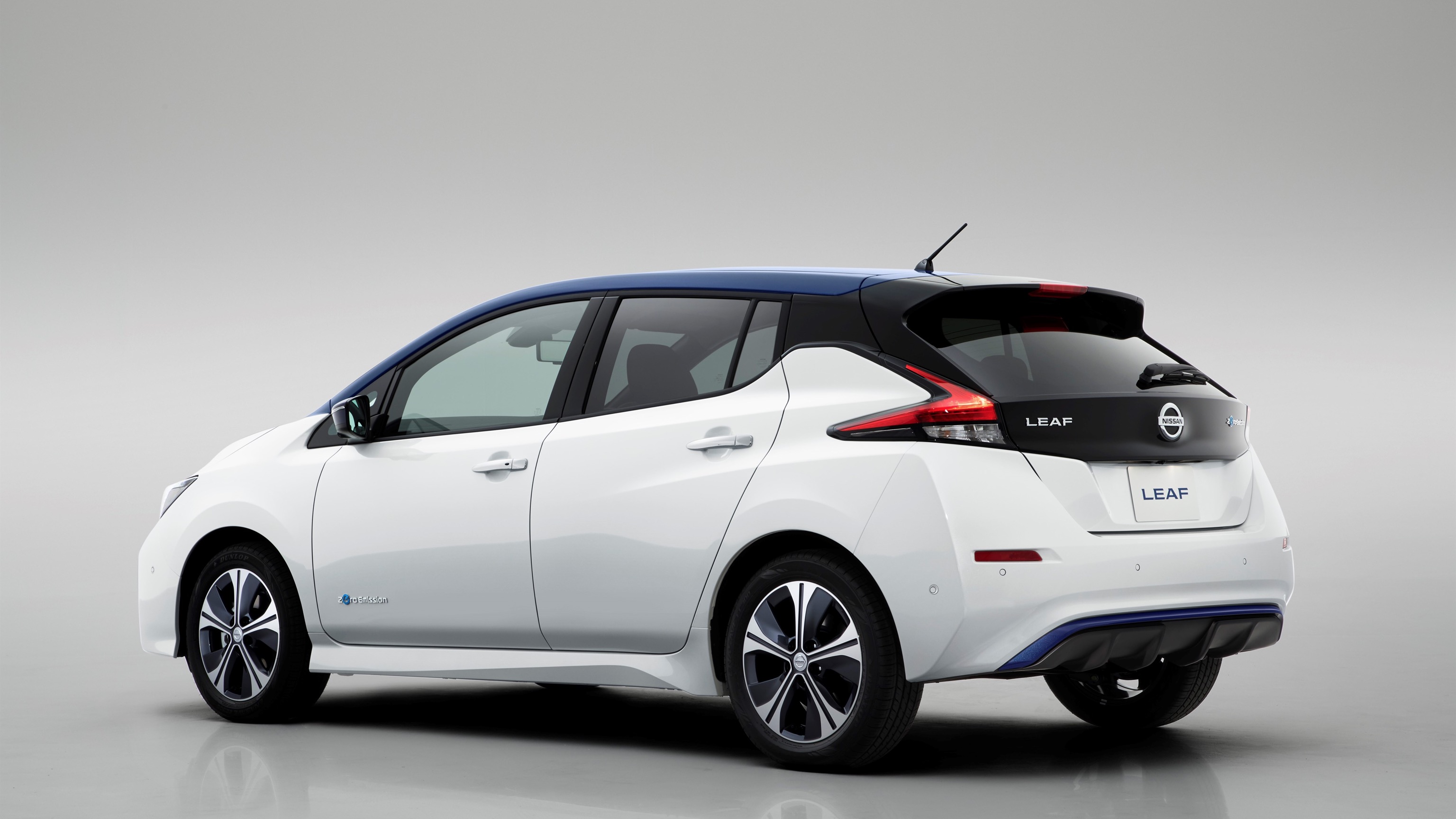 Nissan_Leaf_2018-8