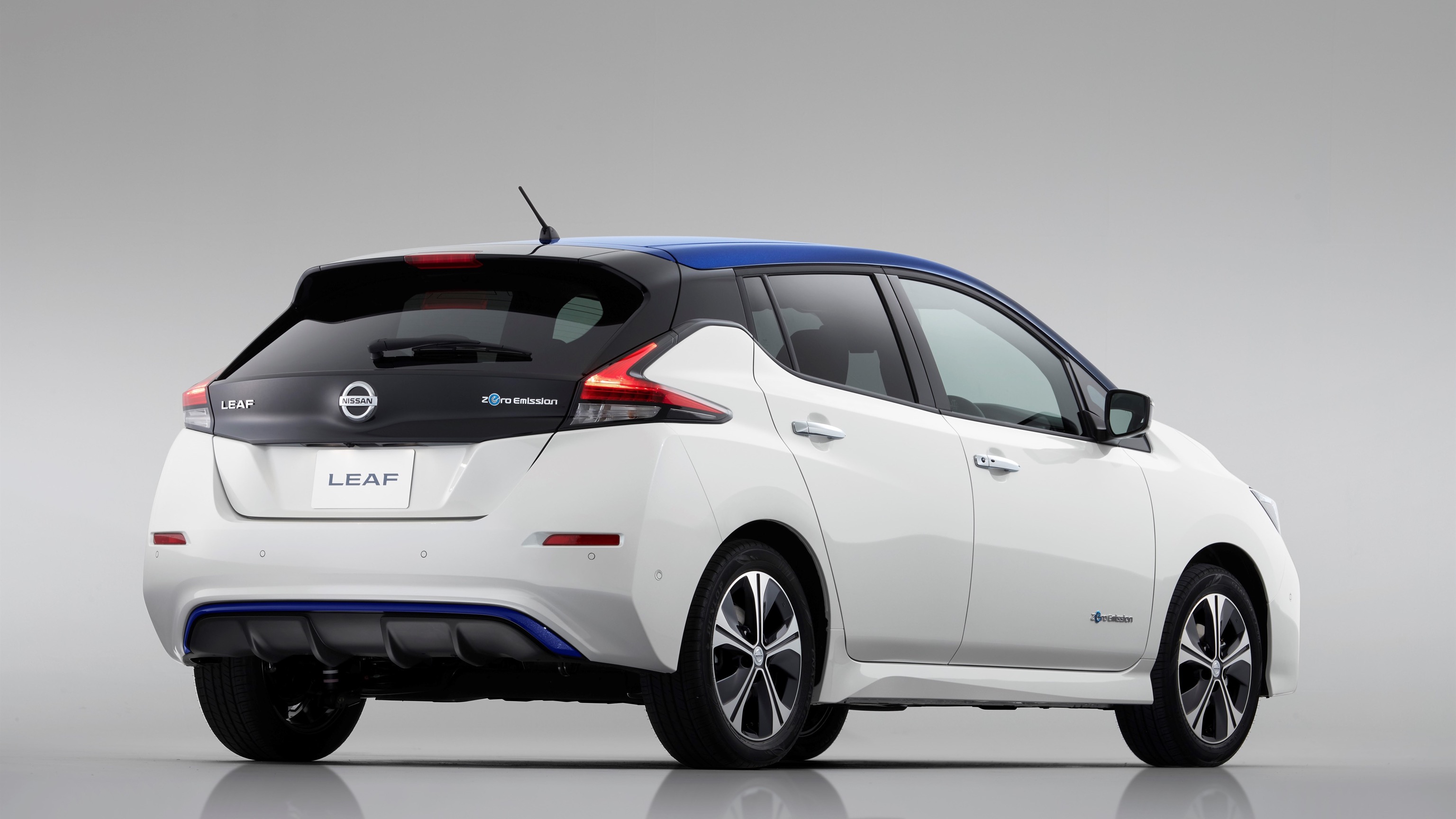 Nissan_Leaf_2018-9