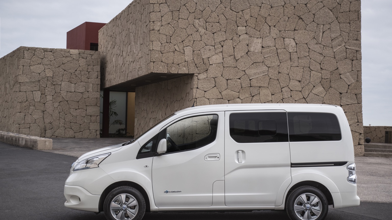 Nissan_e-NV200_Evalia_2018-10