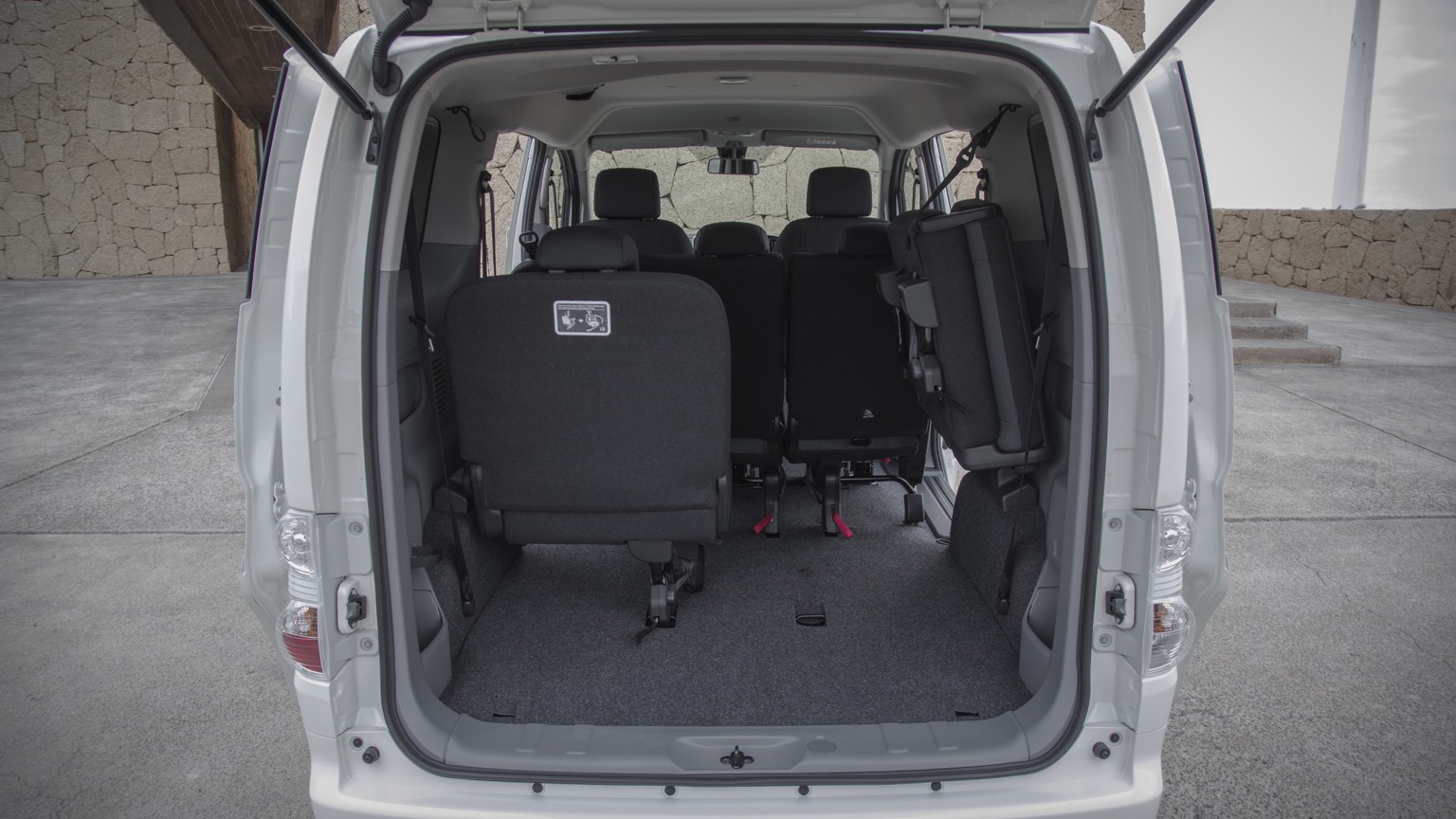 Nissan_e-NV200_Evalia_2018-18