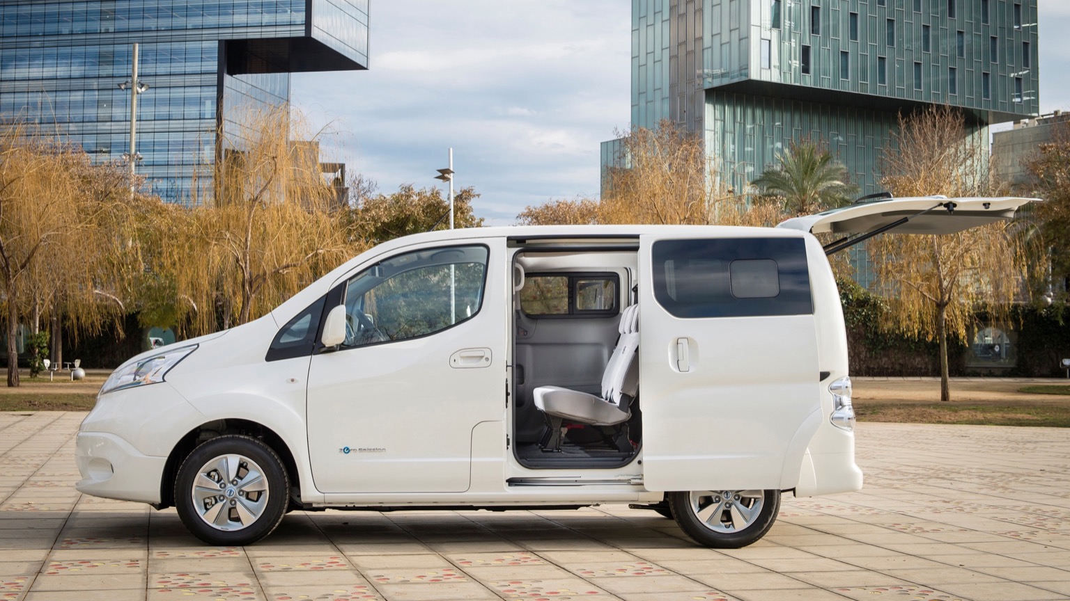 Nissan_e-NV200_Evalia_2018-4