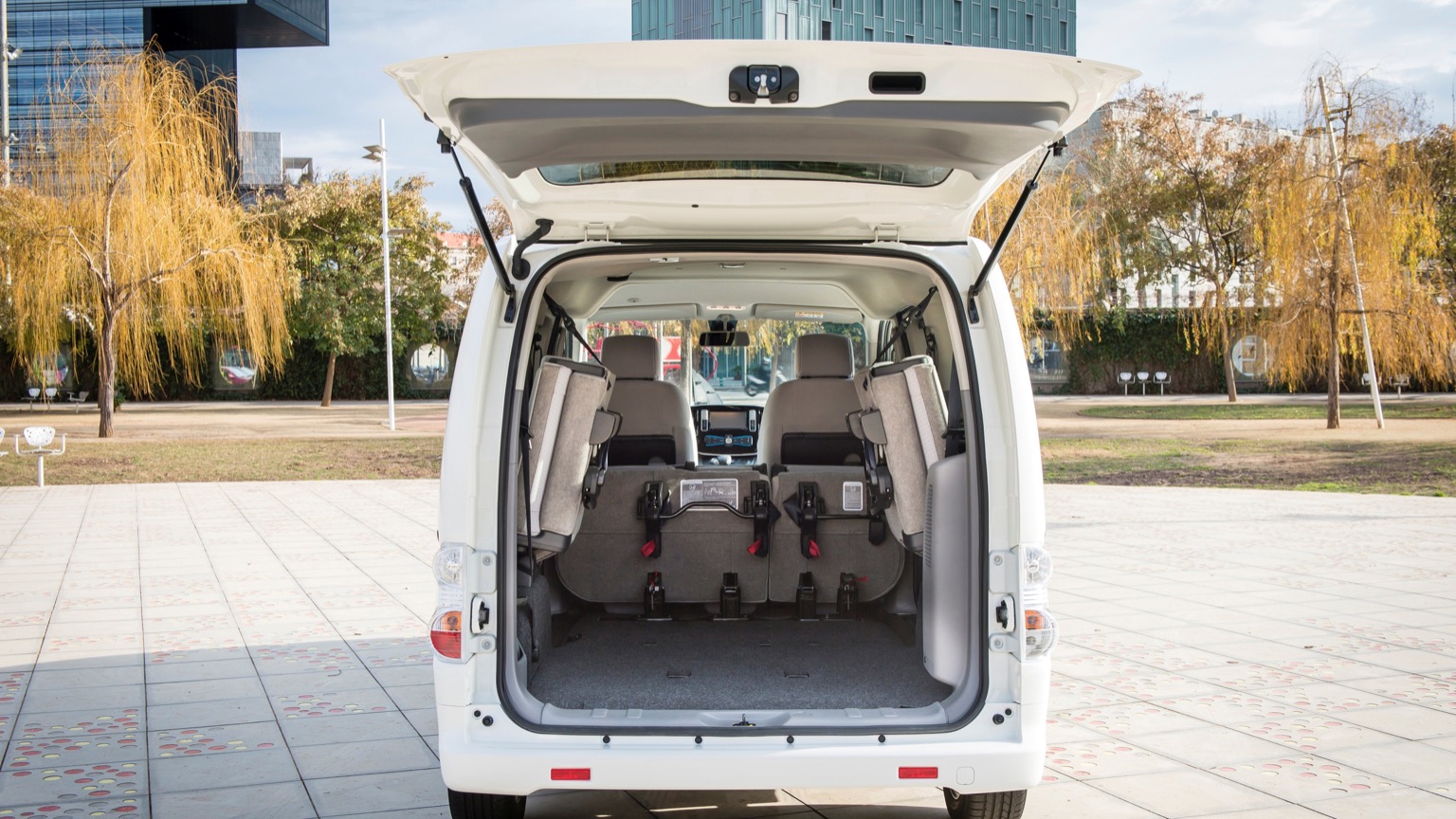 Nissan_e-NV200_Evalia_2018-5