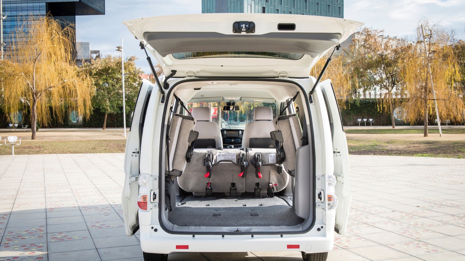 Nissan_e-NV200_Evalia_2018-7