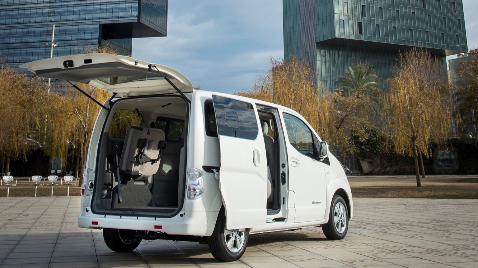 Nissan_e-NV200_Evalia_2018-8