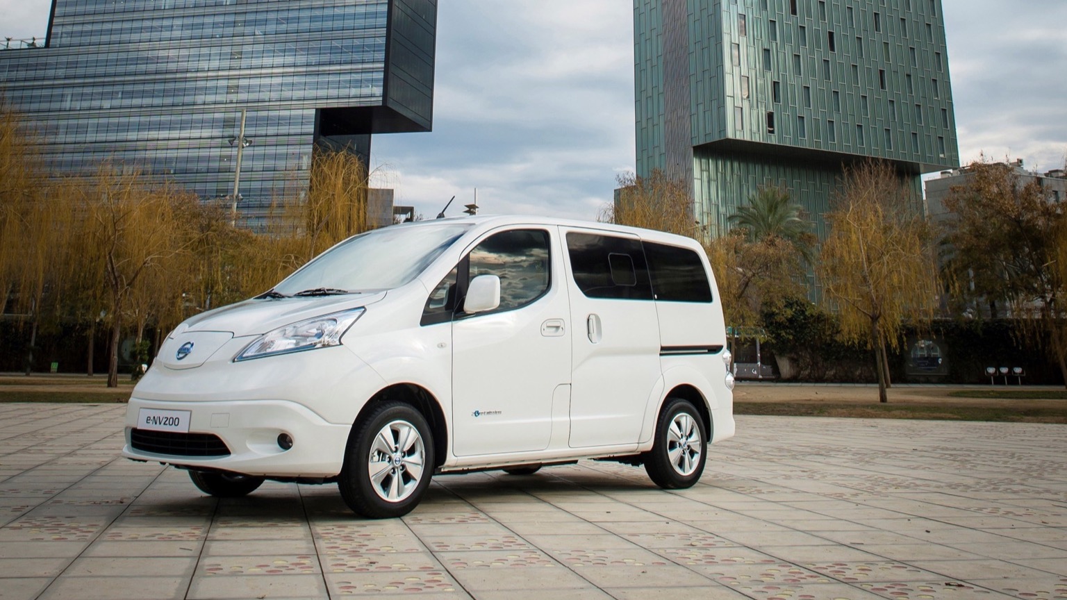 Nissan_e-NV200_Evalia_2018-9