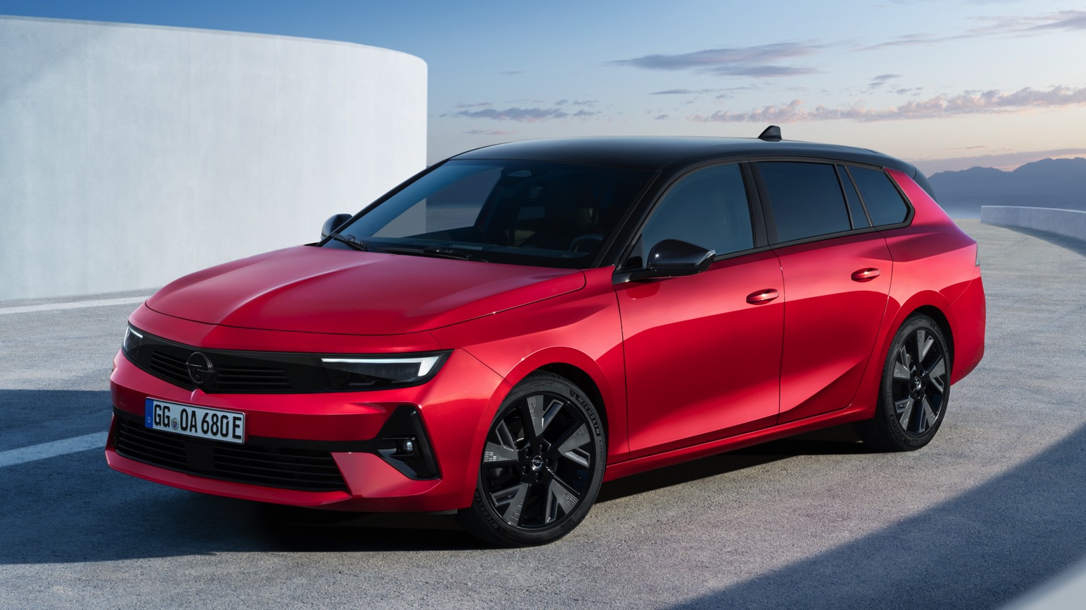 Opel_Astra_Sports_Tourer_Electric-1
