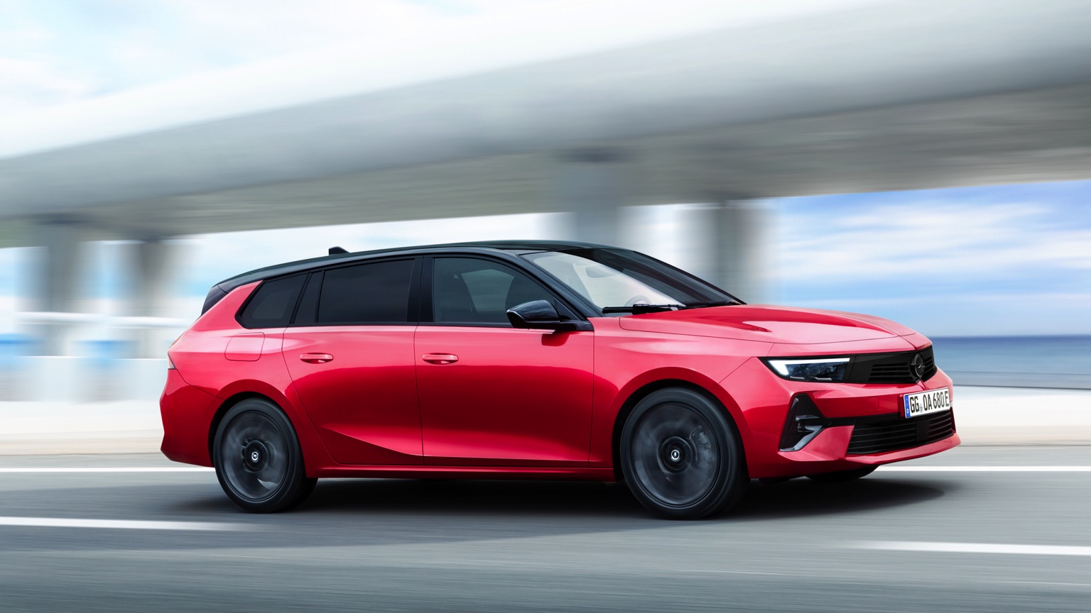 Opel_Astra_Sports_Tourer_Electric-3