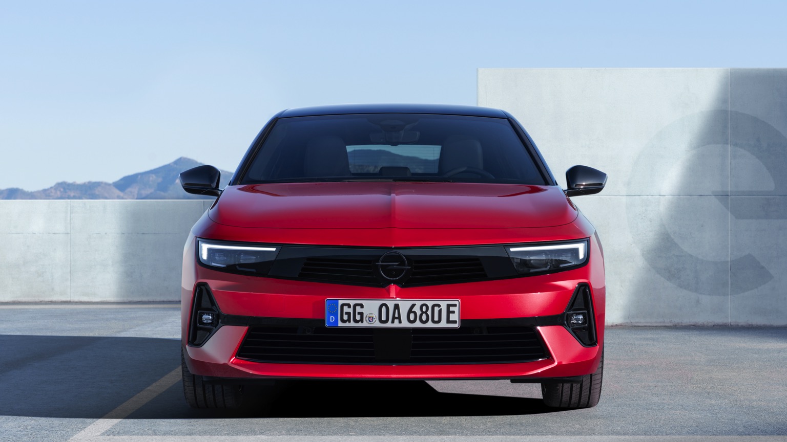 Opel_Astra_Sports_Tourer_Electric-4