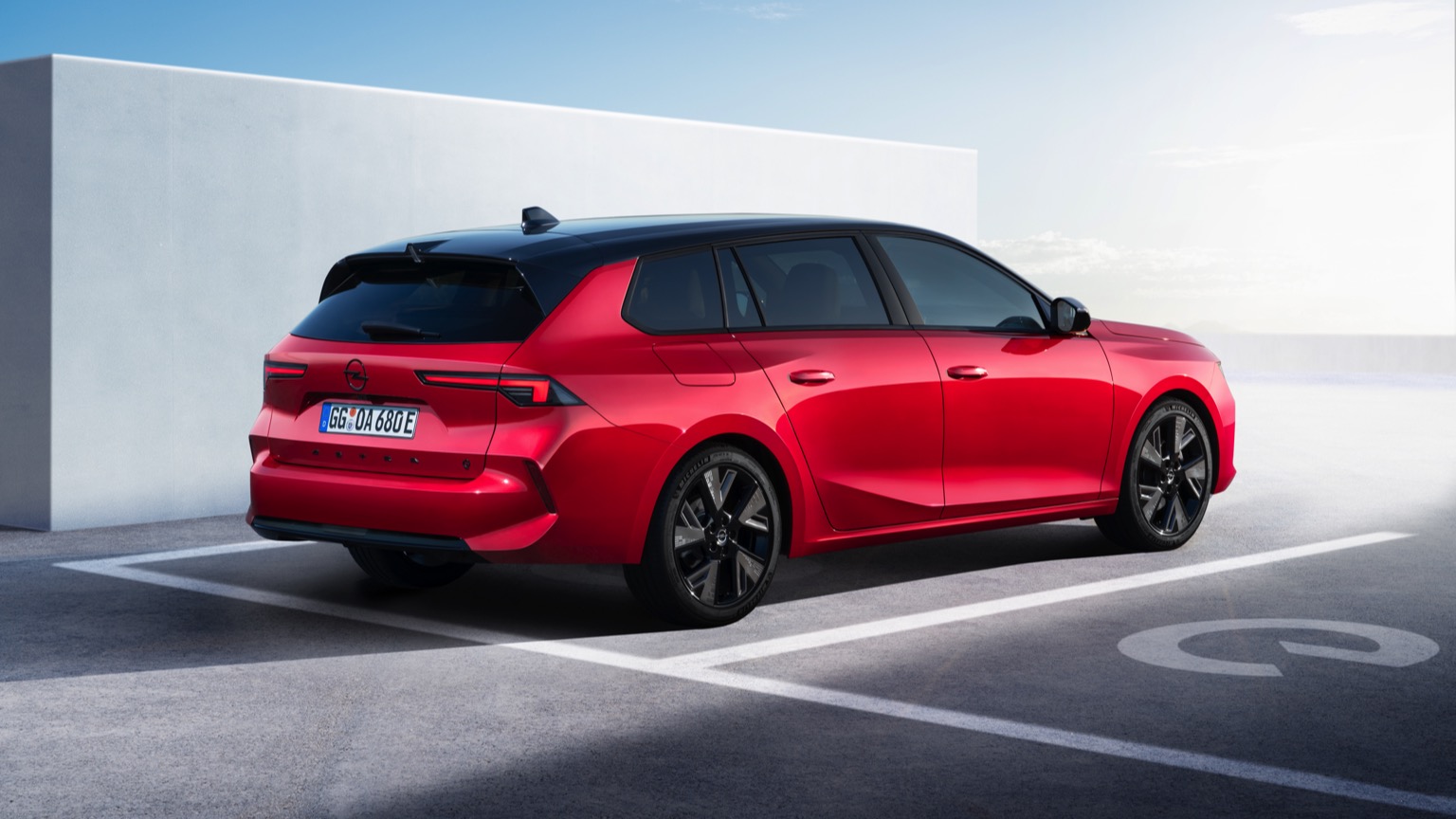 Opel_Astra_Sports_Tourer_Electric-5