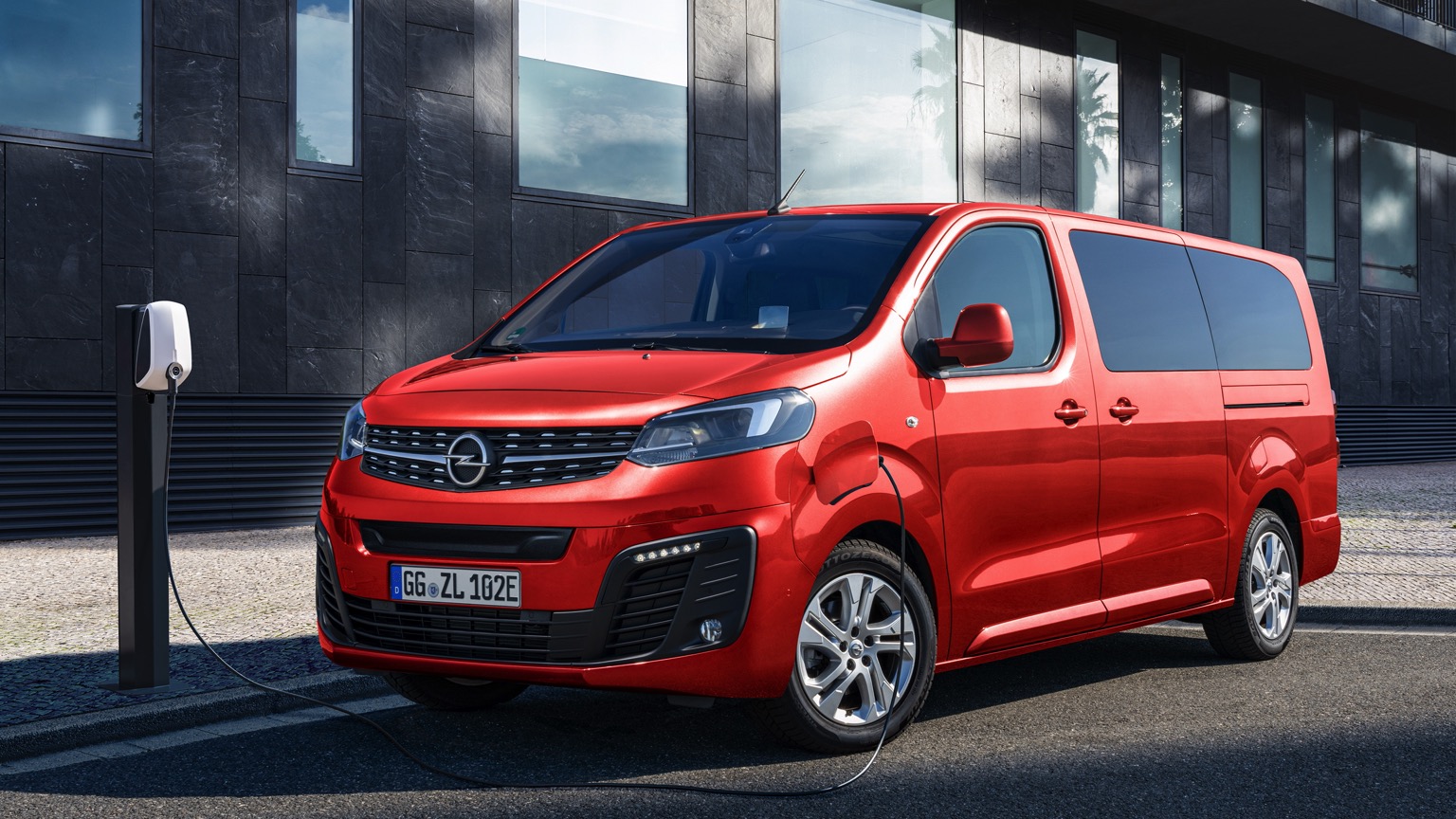Opel_Zafira-e_Life-2