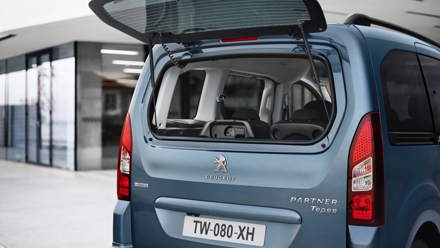 Peugeot_Partner_Tepee_Electric-7