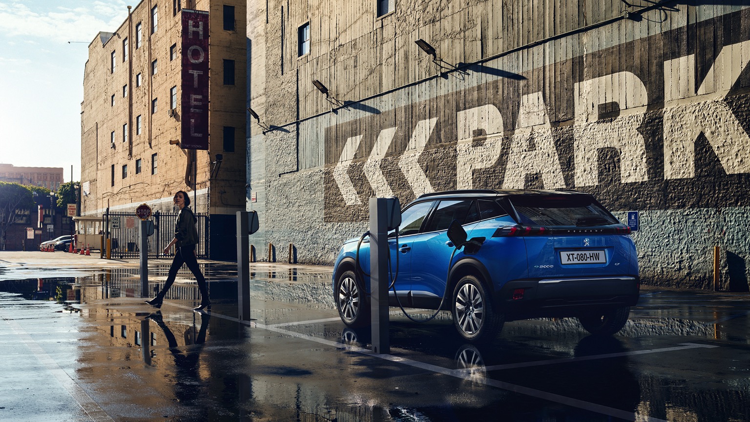 Peugeot_e-2008_SUV-4