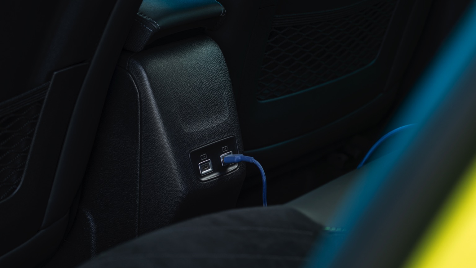 Peugeot_e-208_2024-18