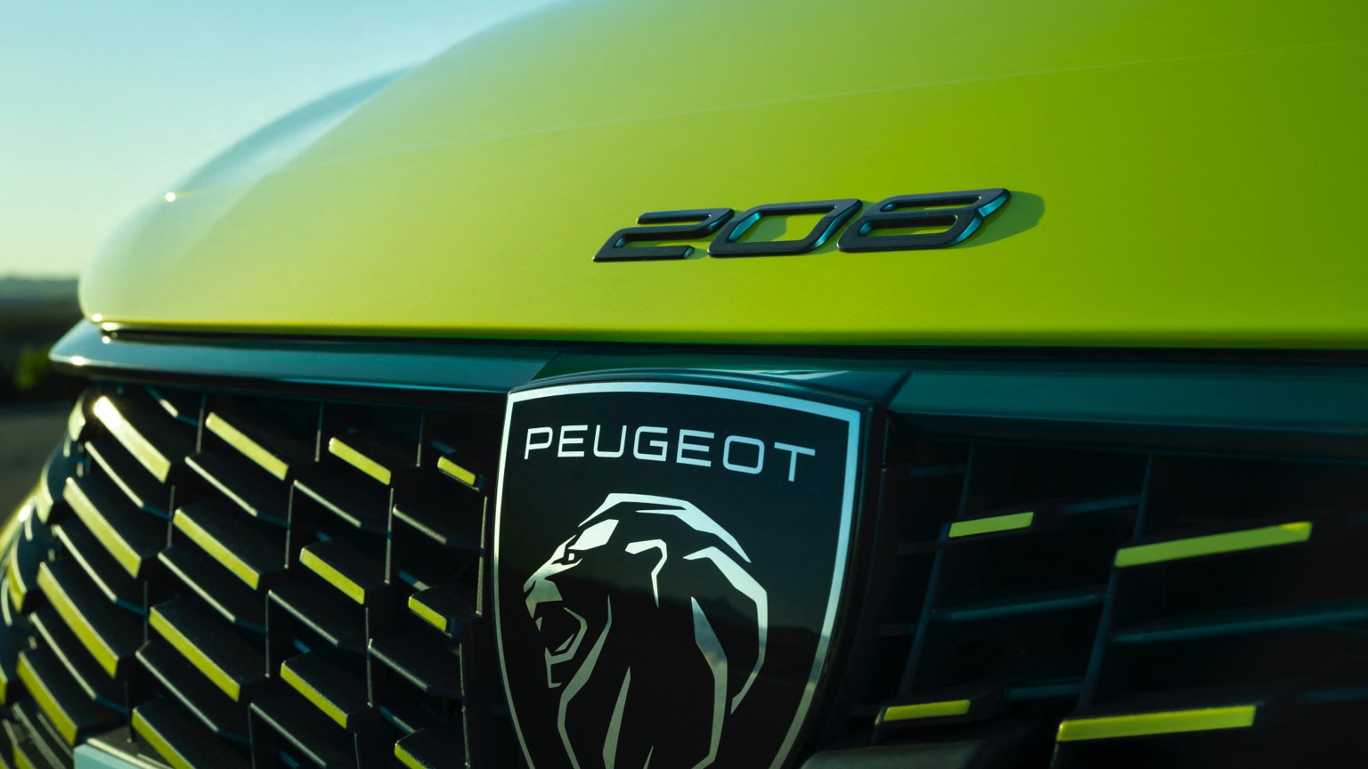 Peugeot_e-208_2024-26