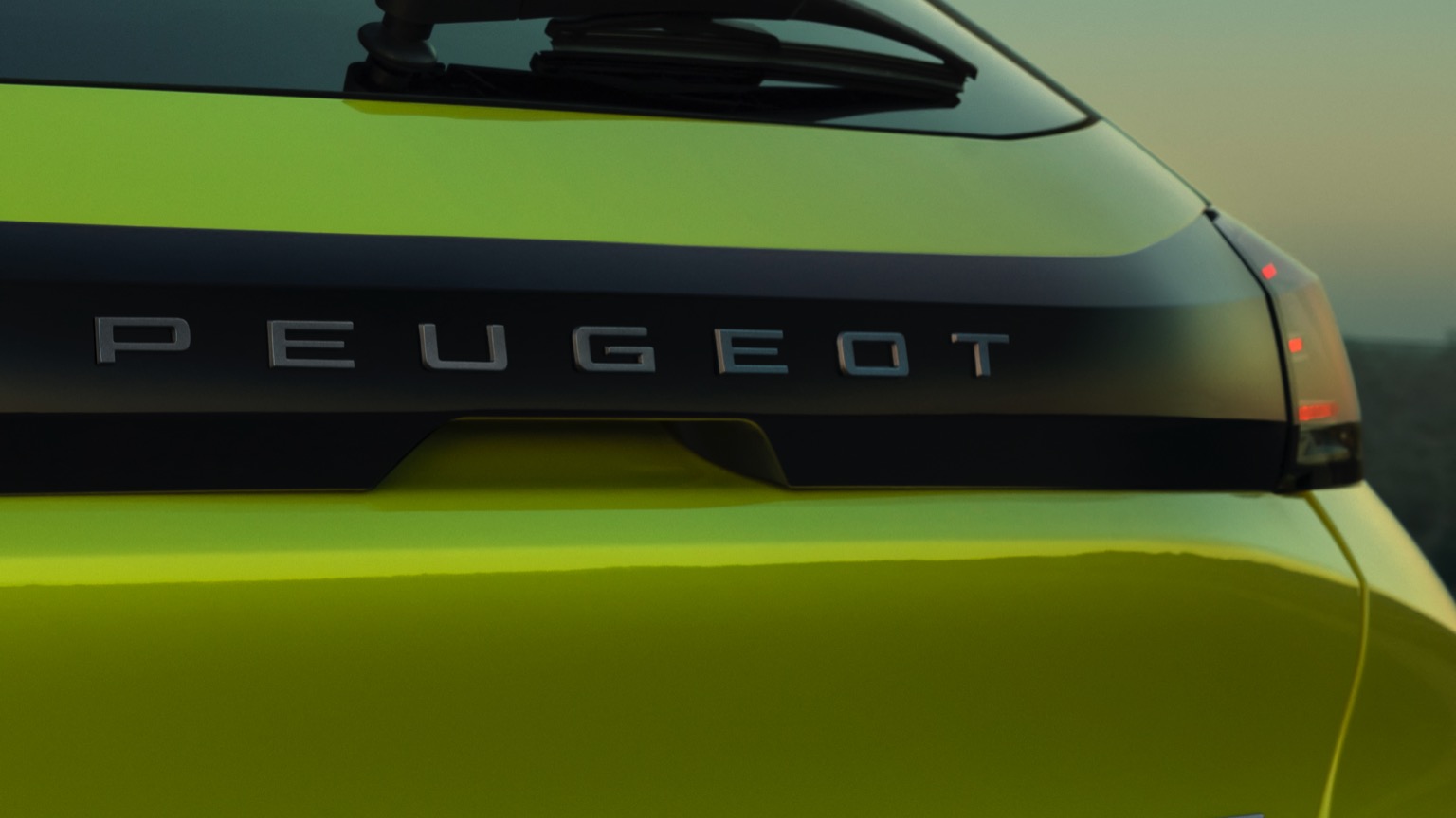 Peugeot_e-208_2024-28