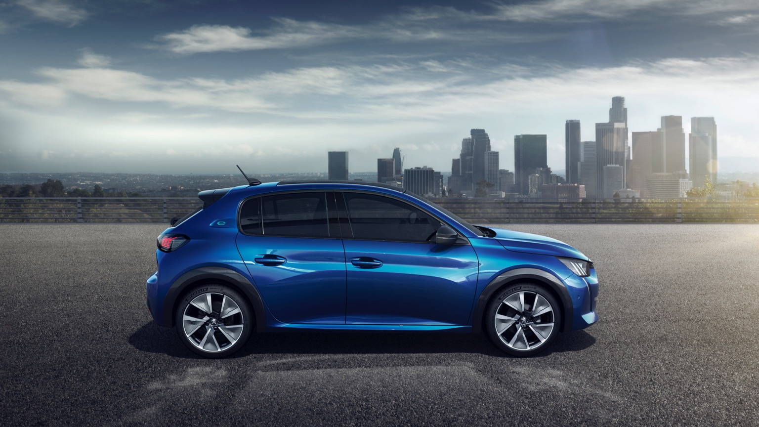 Peugeot_e-208_GT-16