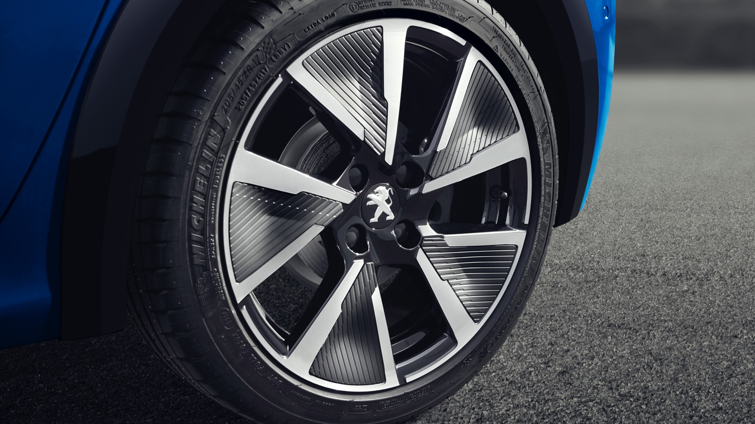 Peugeot_e-208_GT-25