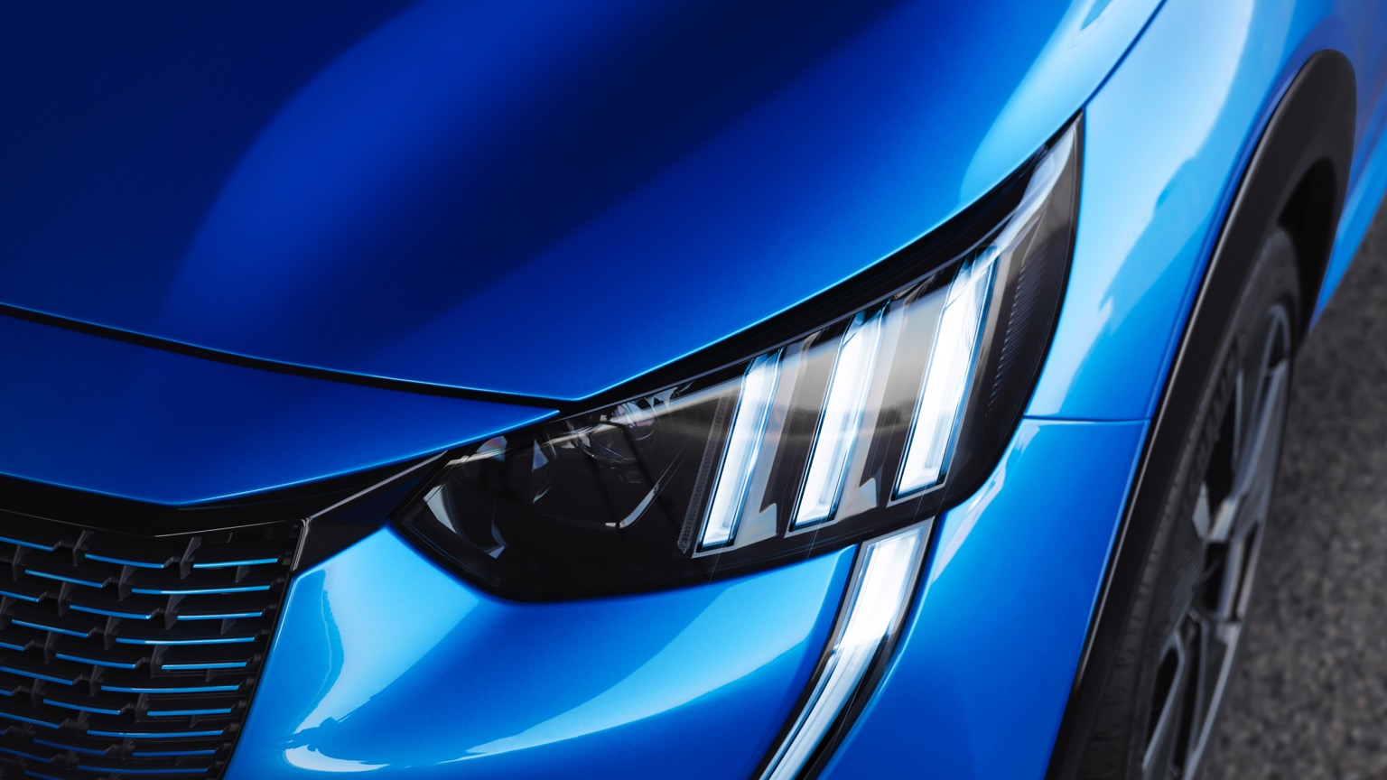 Peugeot_e-208_GT-31