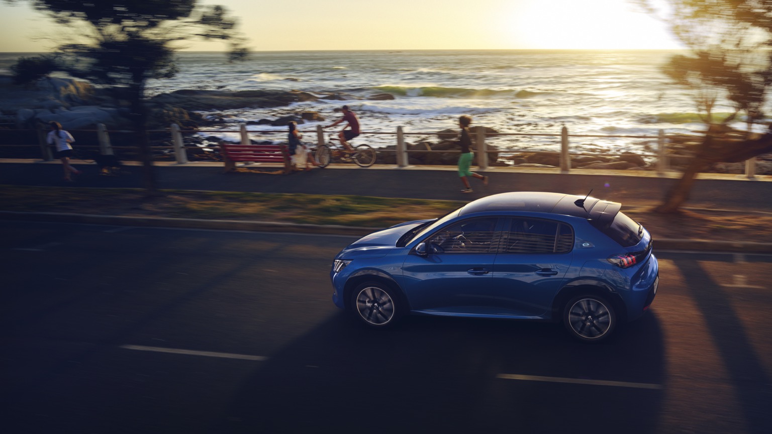 Peugeot_e-208_GT-4
