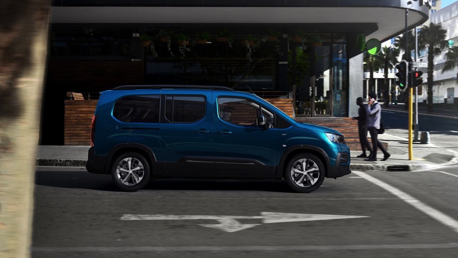 Peugeot_e-Rifter-4