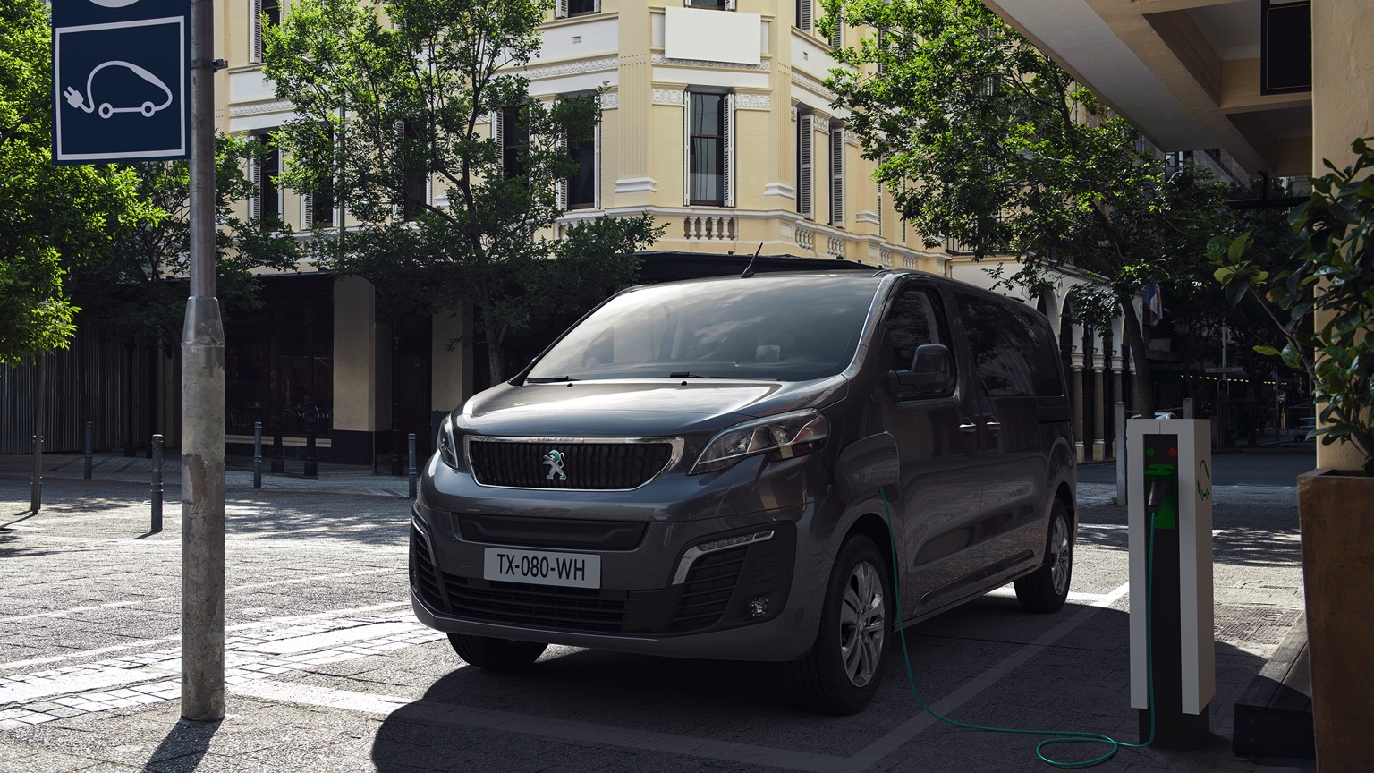 Peugeot_e-Traveller-2