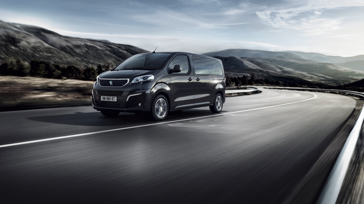Peugeot_e-Traveller-3