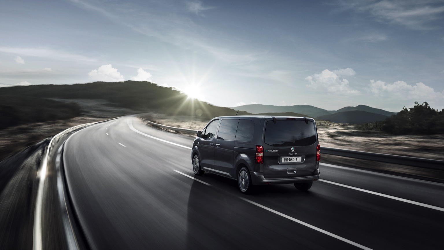 Peugeot_e-Traveller-4