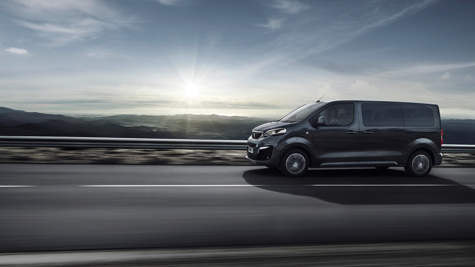 Peugeot_e-Traveller-6