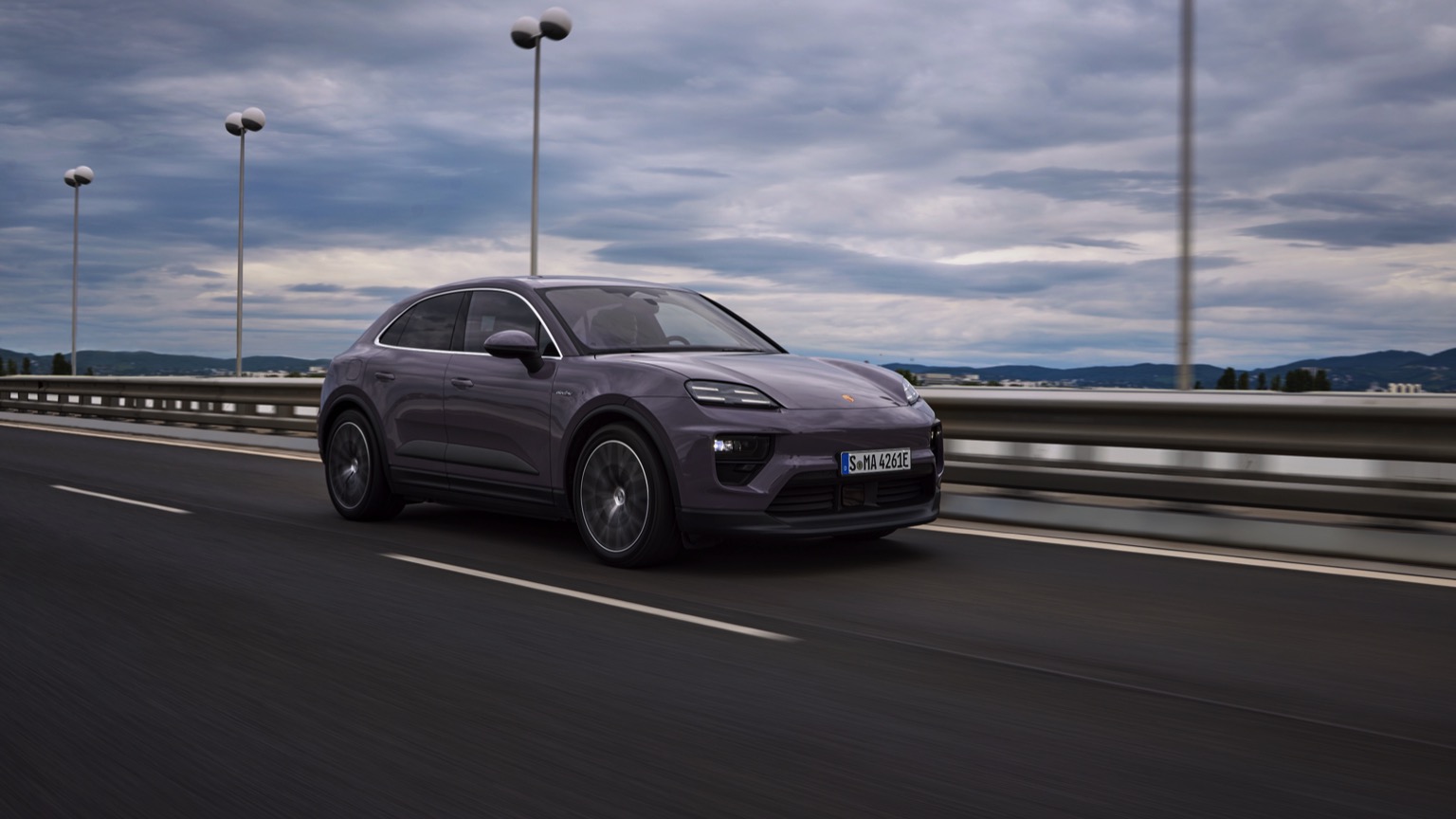 Porsche_Macan_4_2024-5
