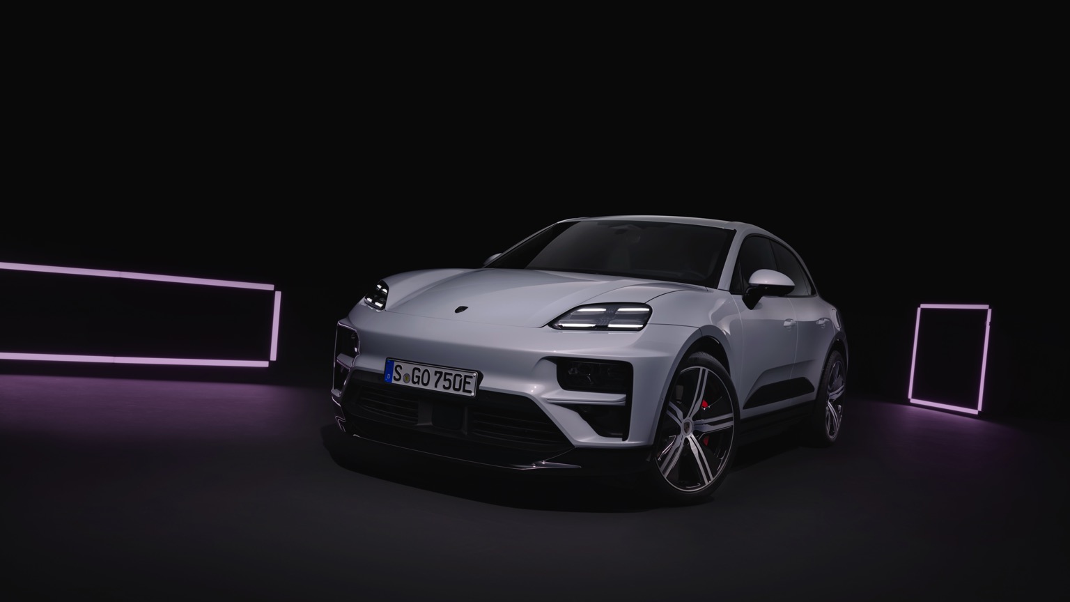 Porsche_Macan_Turbo_2024-14