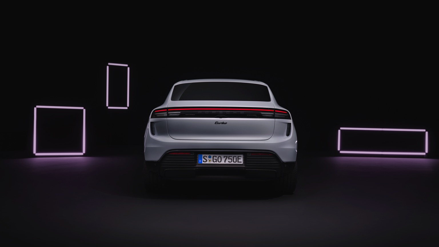 Porsche_Macan_Turbo_2024-18