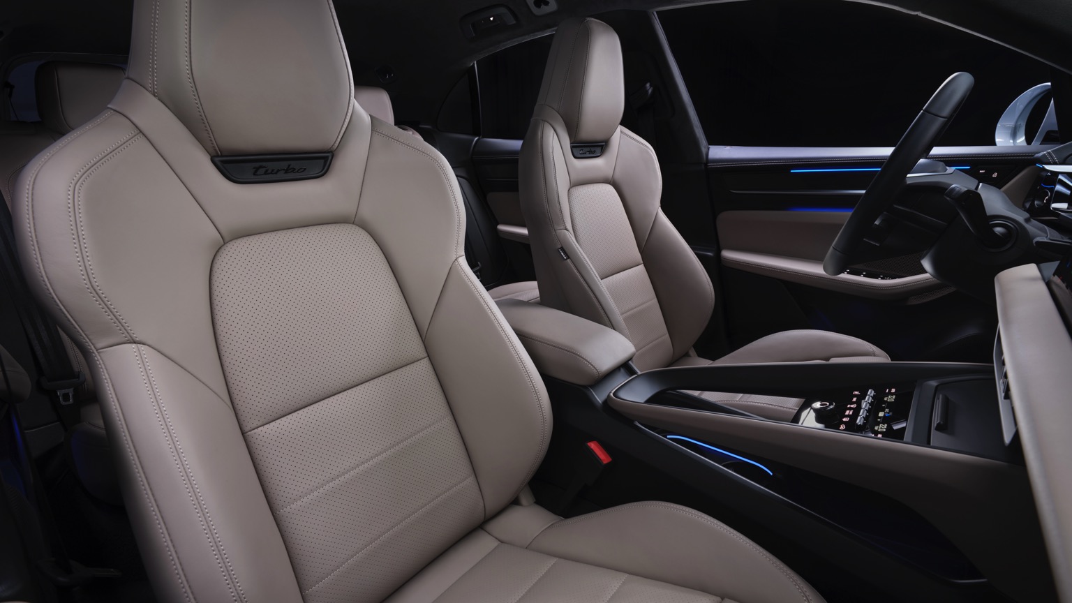 Porsche_Macan_Turbo_2024-21