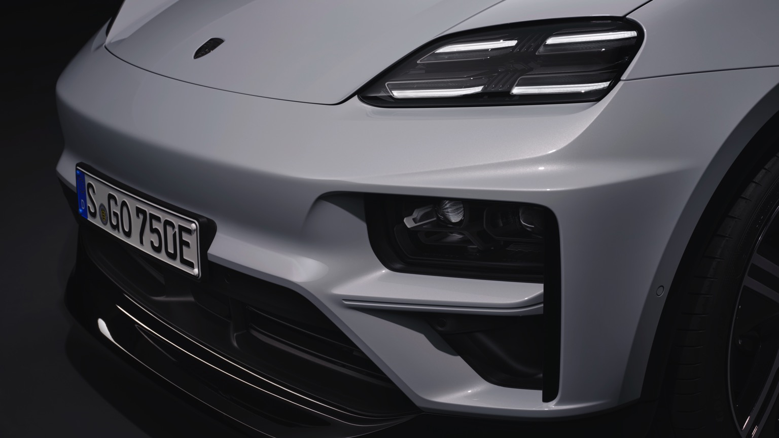 Porsche_Macan_Turbo_2024-28