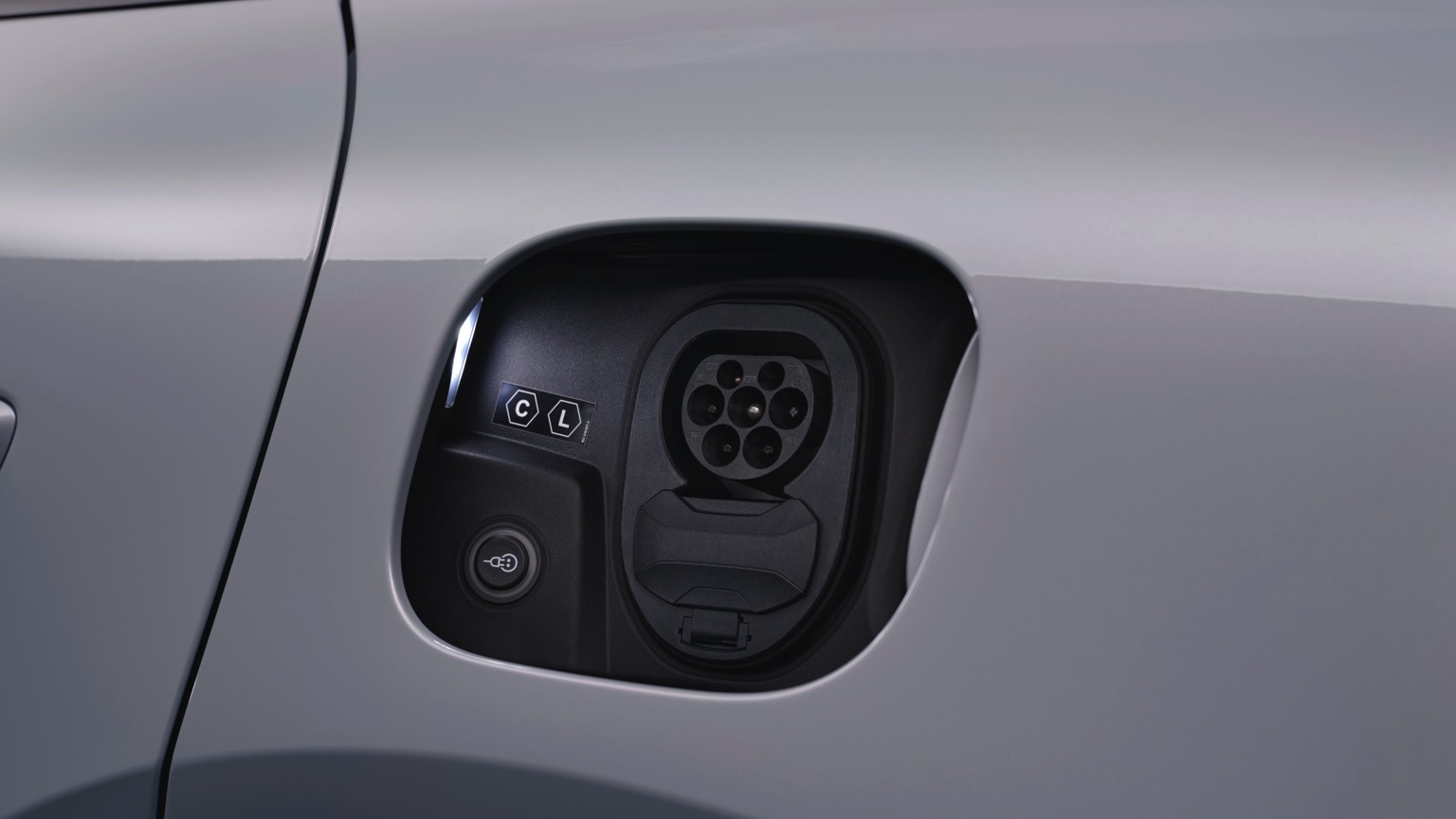 Porsche_Macan_Turbo_2024-34