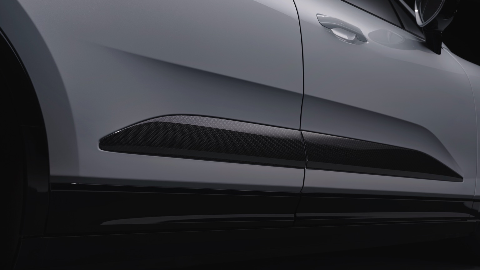 Porsche_Macan_Turbo_2024-35